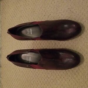Deep red 10w high heels by Impo Stretch